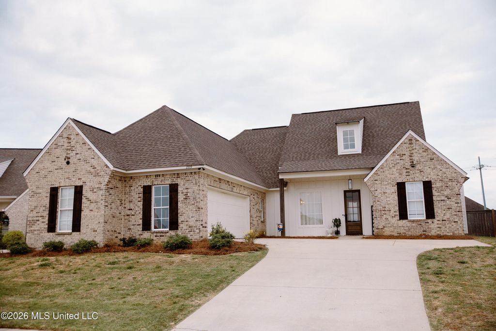 209 Ashbury Cove, Canton, MS 39046