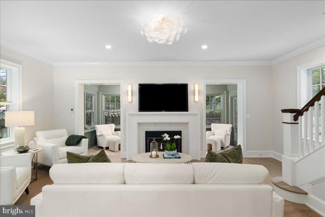 100 W BRIDGE ST, New Hope, PA 18938