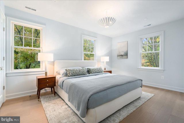 100 W BRIDGE ST, New Hope, PA 18938