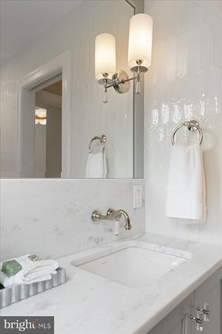 100 W BRIDGE ST, New Hope, PA 18938