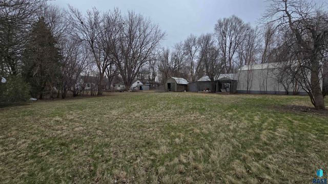813 S Sycamore Ave Avenue, Sioux Falls, SD 57110