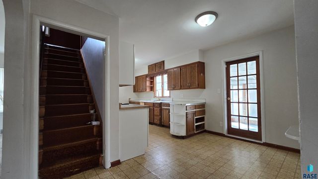 813 S Sycamore Ave Avenue, Sioux Falls, SD 57110