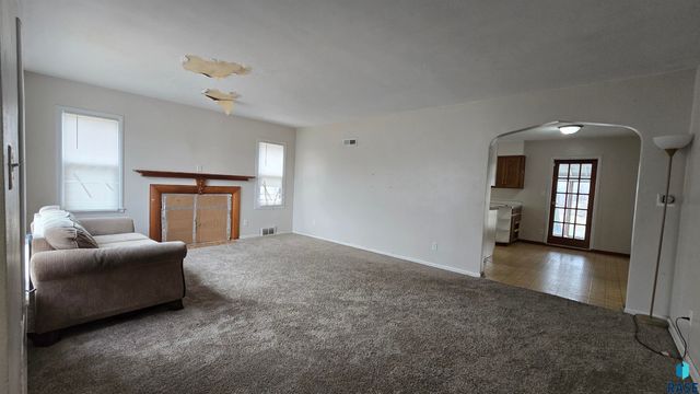 813 S Sycamore Ave Avenue, Sioux Falls, SD 57110