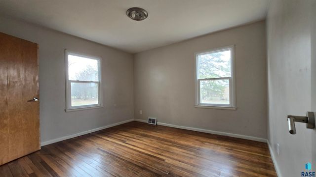 813 S Sycamore Ave Avenue, Sioux Falls, SD 57110