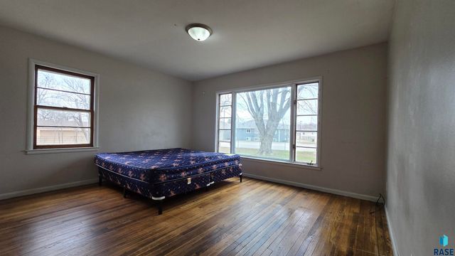 813 S Sycamore Ave Avenue, Sioux Falls, SD 57110