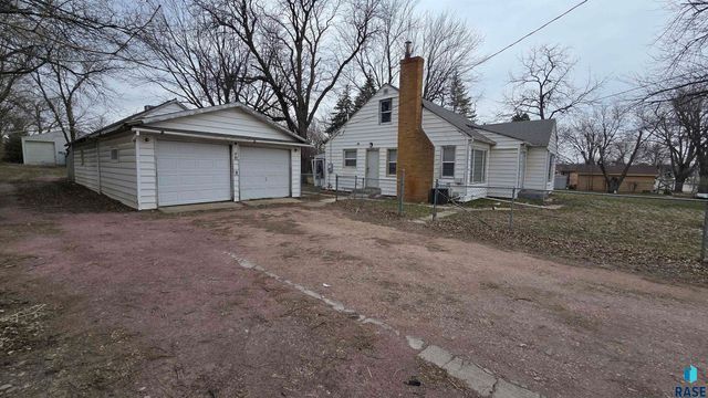 813 S Sycamore Ave Avenue, Sioux Falls, SD 57110