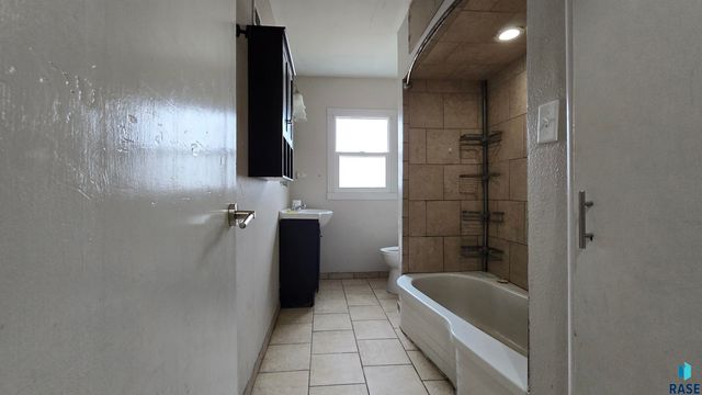 813 S Sycamore Ave Avenue, Sioux Falls, SD 57110