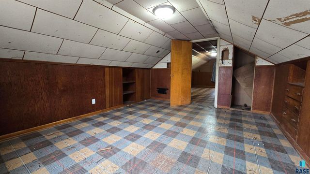 813 S Sycamore Ave Avenue, Sioux Falls, SD 57110