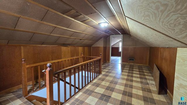 813 S Sycamore Ave Avenue, Sioux Falls, SD 57110