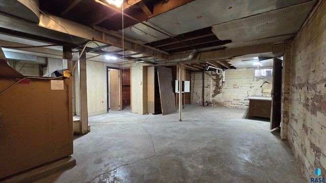 813 S Sycamore Ave Avenue, Sioux Falls, SD 57110
