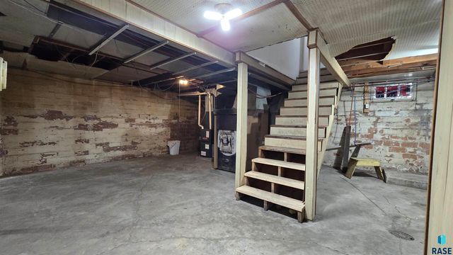 813 S Sycamore Ave Avenue, Sioux Falls, SD 57110