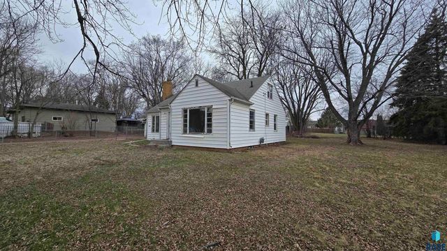 813 S Sycamore Ave Avenue, Sioux Falls, SD 57110