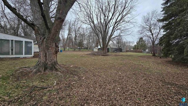 813 S Sycamore Ave Avenue, Sioux Falls, SD 57110
