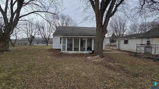 813 S Sycamore Ave Avenue, Sioux Falls, SD 57110