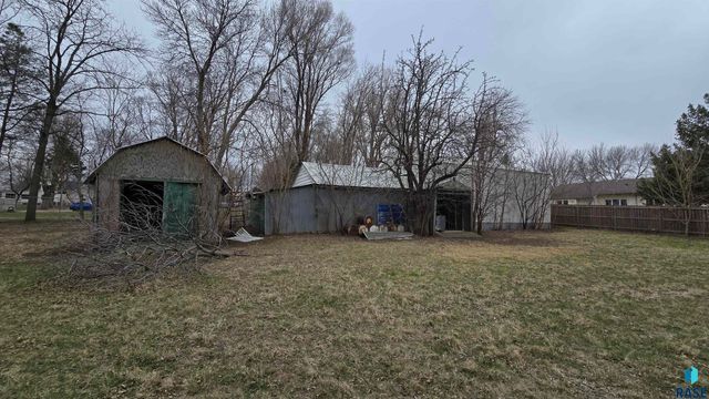813 S Sycamore Ave Avenue, Sioux Falls, SD 57110