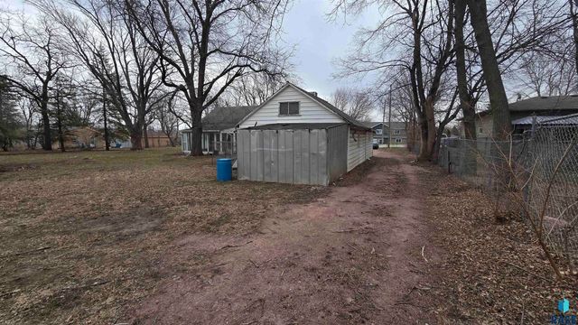 813 S Sycamore Ave Avenue, Sioux Falls, SD 57110