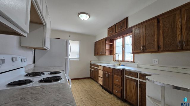 813 S Sycamore Ave Avenue, Sioux Falls, SD 57110