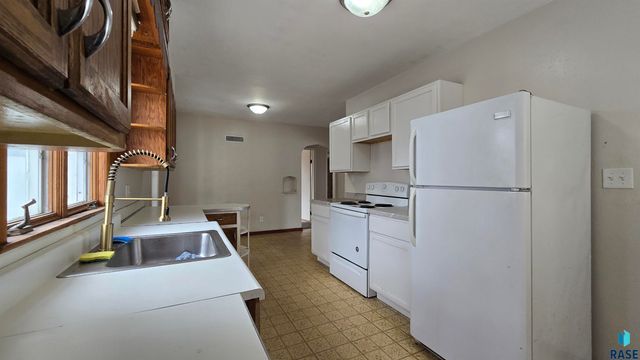 813 S Sycamore Ave Avenue, Sioux Falls, SD 57110