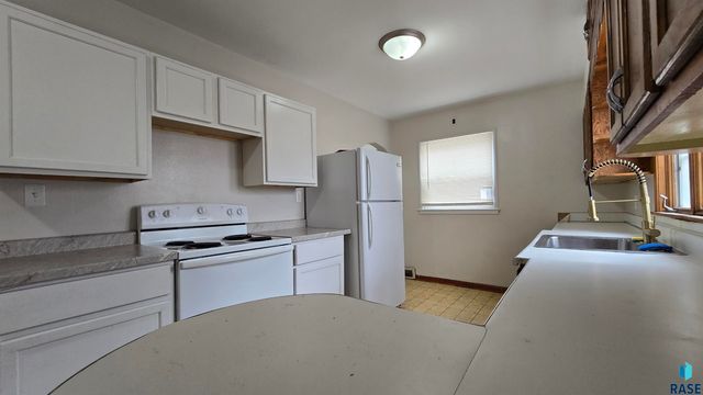 813 S Sycamore Ave Avenue, Sioux Falls, SD 57110