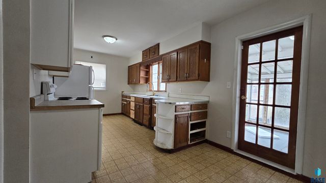 813 S Sycamore Ave Avenue, Sioux Falls, SD 57110
