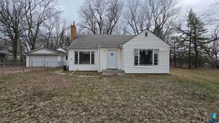 813 S Sycamore Ave Avenue, Sioux Falls, SD 57110