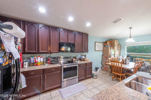 4667 PINE LAKE Drive, Middleburg, FL 32068