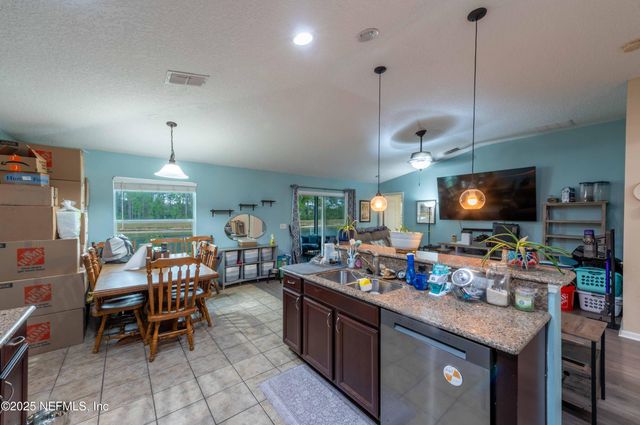 4667 PINE LAKE Drive, Middleburg, FL 32068