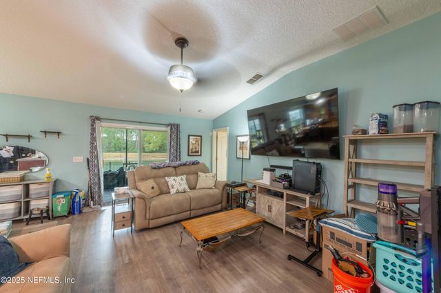 4667 PINE LAKE Drive, Middleburg, FL 32068