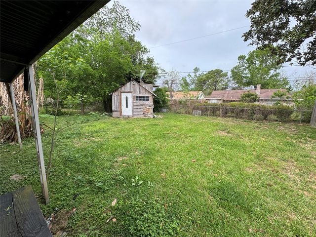 9743 Santa Monica Boulevard, Houston, TX 77089