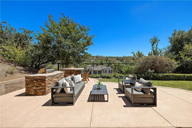 7322 Calle Pera, Carlsbad, CA 92009