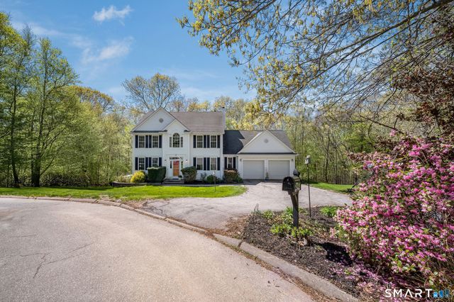 11 White Oak Lane, Waterford, CT 06375