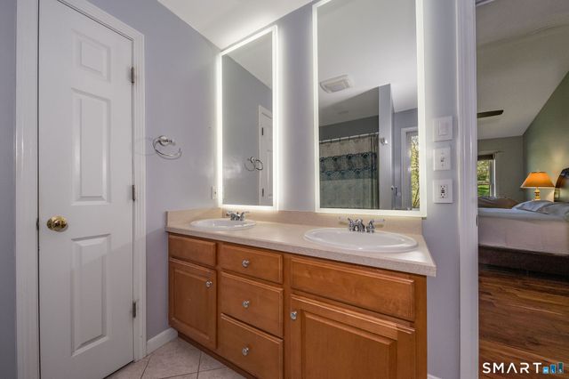 11 White Oak Lane, Waterford, CT 06375