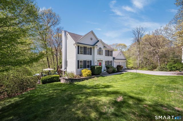 11 White Oak Lane, Waterford, CT 06375