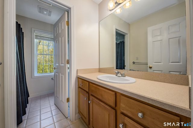 11 White Oak Lane, Waterford, CT 06375