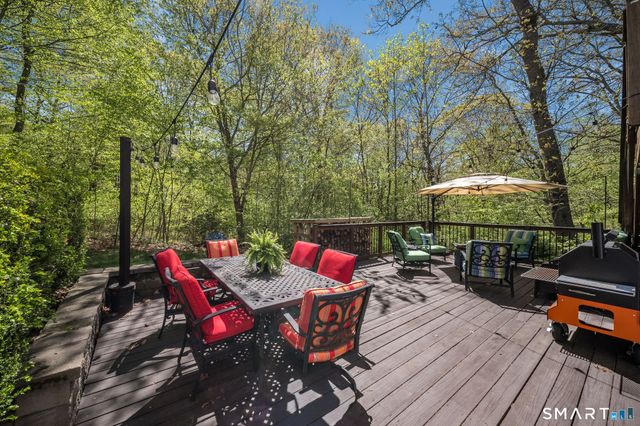 11 White Oak Lane, Waterford, CT 06375