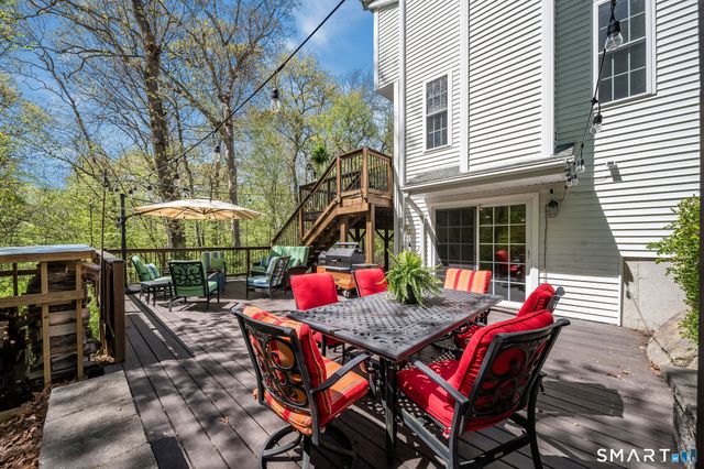 11 White Oak Lane, Waterford, CT 06375