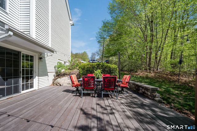 11 White Oak Lane, Waterford, CT 06375