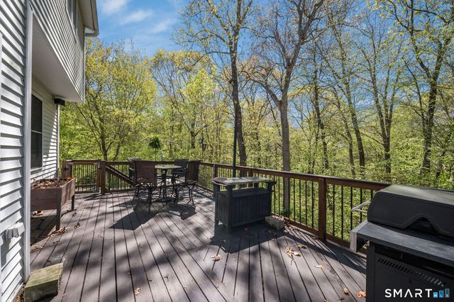 11 White Oak Lane, Waterford, CT 06375