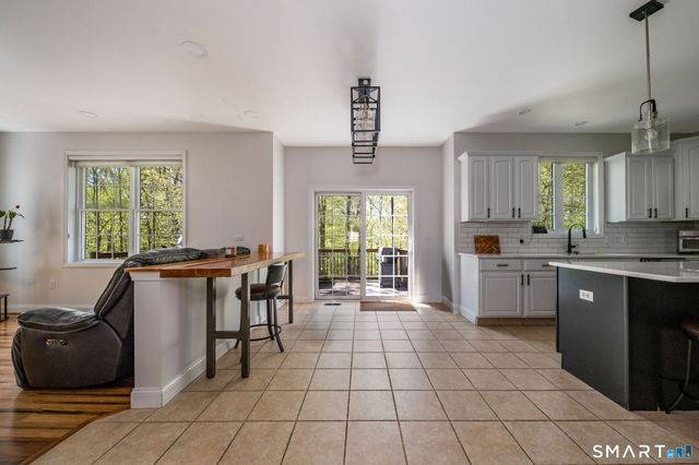 11 White Oak Lane, Waterford, CT 06375