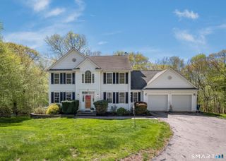 11 White Oak Lane, Waterford, CT 06375
