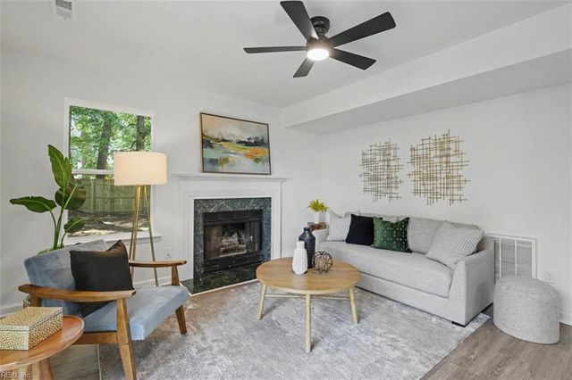 12 Alton CT, Hampton, VA 23669