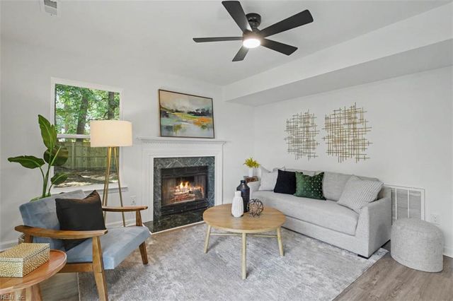12 Alton CT, Hampton, VA 23669