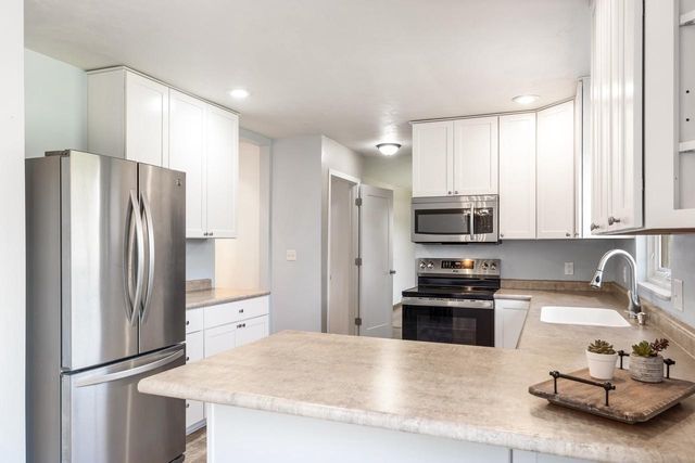 2810 RIVERIDGE LANE, Green Bay, WI 54313
