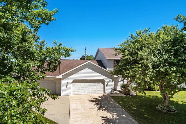 2810 RIVERIDGE LANE, Green Bay, WI 54313