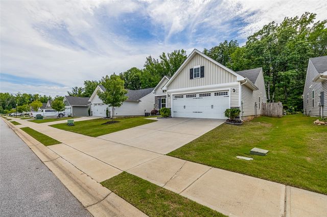 302 Stockland Trail, Fountain Inn, SC 29644