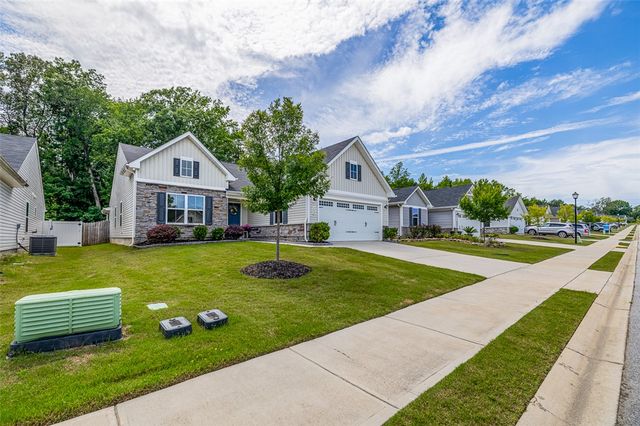 302 Stockland Trail, Fountain Inn, SC 29644