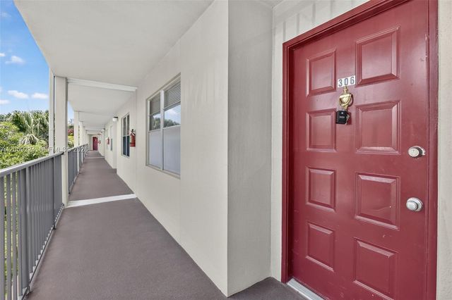 12800 SW 7th CT, 306G, Pembroke Pines, FL 33027