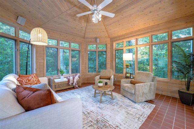 3867 Timber Creek Court, Eau Claire, WI 54701