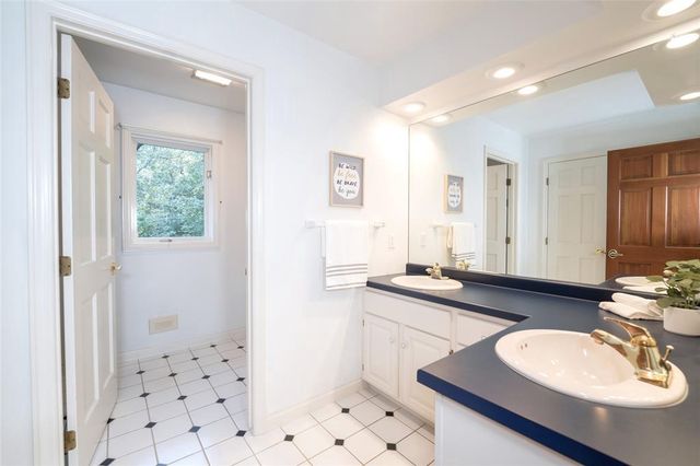 3867 Timber Creek Court, Eau Claire, WI 54701