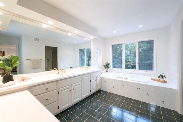 3867 Timber Creek Court, Eau Claire, WI 54701